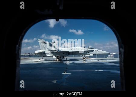 Charleston, South Carolina, United States, Novemner 2019, F18 Hornet sur le pont de l'USS Yorktown Banque D'Images