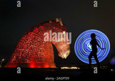 Hooper LED fonctionne à un crépuscule Daiquiri aperçu pour Fire & Light : Visions 2020 tenue à l'Helix, accueil des Kelpies le 1er & 2ème. Feu et lumière : Visions 2020 encourage les visiteurs à embrasser l'aventure d'une nouvelle année avec une promenade à travers le parc en direction de l'hélice de magique Kelpies, interagir avec un incroyable éventail de performances et d'installations le long de la manière. Banque D'Images