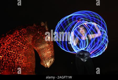 Hooper LED fonctionne à un crépuscule Daiquiri aperçu pour Fire & Light : Visions 2020 tenue à l'Helix, accueil des Kelpies le 1er & 2ème. Feu et lumière : Visions 2020 encourage les visiteurs à embrasser l'aventure d'une nouvelle année avec une promenade à travers le parc en direction de l'hélice de magique Kelpies, interagir avec un incroyable éventail de performances et d'installations le long de la manière. Banque D'Images