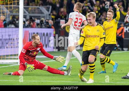 Jeu de tir objectif Julian BRANDT (2ème à droite à gauche, n') célèbre le but pour 2 : 0 pour Borussia Dortmund, jubilation, joie, joie, joie, joie, célébrer, goaljubel, football 1. Bundesliga, 16. Journée, Borussia Dortmund ( NE) - RB Leipzig (L) 3 : 3, le 17 décembre 2019 à Dortmund (Allemagne). ¬ | conditions dans le monde entier Banque D'Images