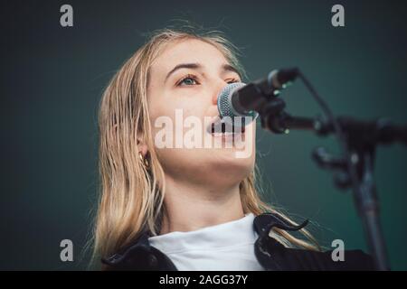 Martofte, au Danemark. 01st, 2019 juin. La chanteuse australienne, musicien et auteur-compositeur Hatchie effectue un concert live au cours de la Danish Music Festival Festival 2019 Heartland. (Photo crédit : Gonzales Photo - Mathias Kristensen). Banque D'Images