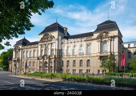 BERLIN, ALLEMAGNE - le 23 mai 2018 : une vue sur la façade du bâtiment principal de l'Université des Arts, Universitat der Kunste ou UdK par son acronyme en Banque D'Images