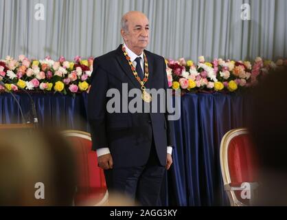 Alger, Algérie. Dec 19, 2019. Abdelmadjid Tebboune Président algérien se tient après son assermentation. Credit : Farouk Batiche/dpa/Alamy Live News Banque D'Images