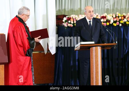 Alger, Algérie. Dec 19, 2019. Le Président élu algérien Abdelmadjid Tebboune (R) prête le serment lors de la cérémonie d'assermentation. Credit : Farouk Batiche/dpa/Alamy Live News Banque D'Images