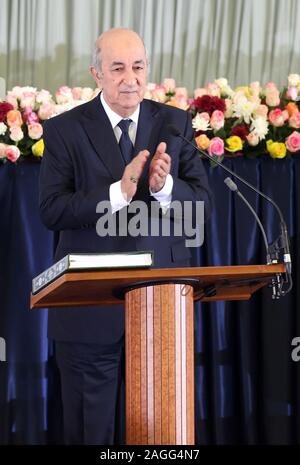 Alger, Algérie. Dec 19, 2019. Le Président élu algérien Abdelmadjid Tebboune (C) prête le serment lors de la cérémonie d'assermentation. Credit : Farouk Batiche/dpa/Alamy Live News Banque D'Images