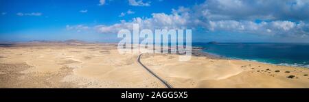 Les dunes de sable de Corralejo, Fuerteventura nature park. Belle vue aérienne. Canaries, Espagne Banque D'Images