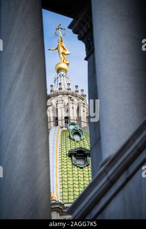 Un vue de l'esprit de la Communauté statue sur le dessus de la rotonde du capitole de l'état. Crédit : Chris Baker Evens. Banque D'Images