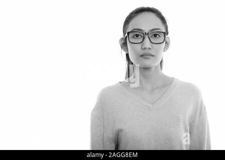 Studio shot of young Asian woman wearing eyeglasses Banque D'Images