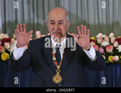 Alger, Algérie. Dec 19, 2019. Le président algérien Abdelmadjid Tebboune vagues après son assermentation. Credit : Farouk Batiche/dpa/Alamy Live News Banque D'Images