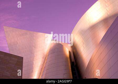 Los Angeles, California, United States - Détail de l'architecture avant-gardiste de Walt Disney Concert Hall conçu par l'architecte Fr Banque D'Images