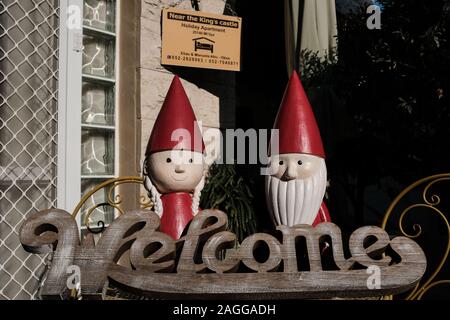 Miilya, Israël. Au 18 décembre, 2019. Les 750 ménages résidant dans la ville grecque-catholique melkite de Miilya préparer pour Noël. Les excavations de l'ère des Croisades découvert plus grande winery avec deux étages du sur place ont été conclus récemment dans la ville. La fouille a été menée par Miilya né archéologue, M. Rabei Khamisy, Université de Haïfa. Sous les ruines d'un ancien château datant de 1160 CE, construit par le Roi Baudouin III, hébergement Salma Assaf a découvert des notes sous une pierre lâche tout en nettoyant sa maison. Assaf de neuf Chateau du Roi Restaurant est situé dans le château rénové un Banque D'Images