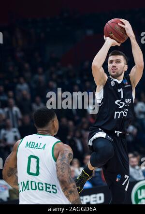 Belgrade, Serbie. Dec 18, 2019. Nemanja Gordic de Partizan Belgrade Nis pousses pour trois points. Credit : Nikola Krstic/Alamy Live News Banque D'Images