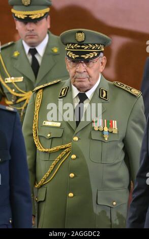 Alger, Algérie. Dec 19, 2019. Chef d'état-major de l'armée algérienne, Ahmed Gaid Salah assiste à la cérémonie d'assermentation du président algérien Abdelmadjid Tebboune. Credit : Farouk Batiche/dpa/Alamy Live News Banque D'Images