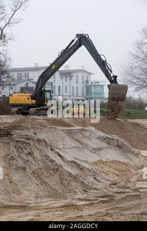 Lubmin, Allemagne. Dec 19, 2019. Sur la plage de Lubmin une nouvelle tempête dune protection est érigée. Les travaux de construction devraient être achevés en octobre 2020. Le gouvernement fédéral et l'état de Mecklembourg-Poméranie occidentale a payé les coûts de 2,6 millions d'euros. Credit : Stefan Sauer/dpa-Zentralbild/ZB/dpa/Alamy Live News Banque D'Images