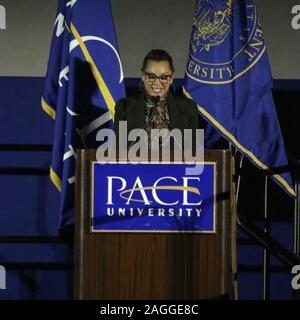 18 Décembre 2019 - Pleasantville, New York - Vanessa L. Williams à la Gutsy Women : Une soirée avec Mme Hillary Rodham Clinton, et Chelsea Clinton ; animée par Vanessa L. Williams à l'Université Pace. (Crédit Image : © Michael Blake/AdMedia via Zuma sur le fil) Banque D'Images