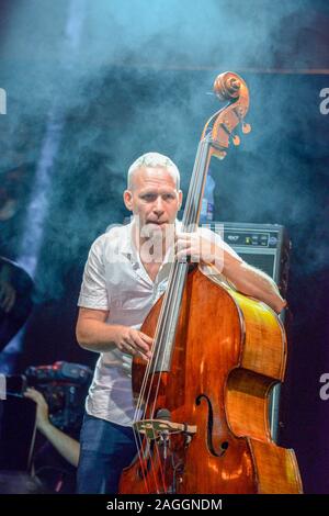 Lugano, Suisse - 8 juin 2016 - Avishai Cohen à l'affiche à l'Estival Jazz Lugano, Suisse Banque D'Images