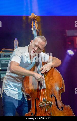 Lugano, Suisse - 8 juin 2016 - Avishai Cohen à l'affiche à l'Estival Jazz Lugano, Suisse Banque D'Images