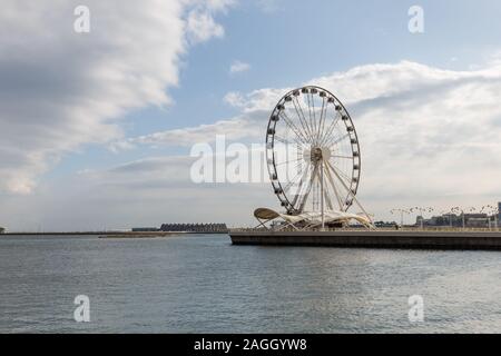 Grande Roue de Bakou, également connu sous le nom de l'oeil est une grande roue sur Bakou, Azerbaïdjan Boulevard Banque D'Images
