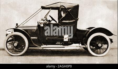 1910 Une image de la (alors) nouveau 15 Austin hp à deux places d'Ascot motor car. Lorsqu'il est vendu à l'époque, le capot, pare-brise et les phares , des roues de secours et une boîte à outils arrière n'étaient pas inclus mais étaient disponibles dans les "extras". Banque D'Images