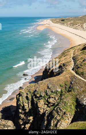 Vue du cap de Carteret (Cape Carteret) vers la plage de la Vieille Église et les dunes d'Hattainville, Normandie, France Banque D'Images