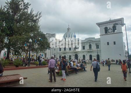 La tour de l'horloge d'une seule main et cathédrale de La Ciudad Blanca (La ville blanche), Popayan, Colombie Banque D'Images