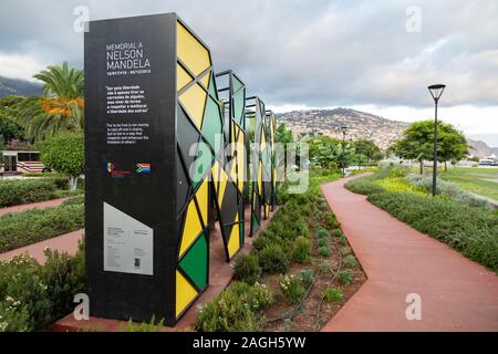 Monument commémoratif à Nelson Mandela, Praça do Povo, Funchal, Madeira, Portugal Banque D'Images