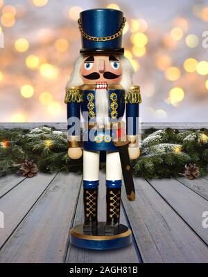 Casse-noisette soldat allemand figure Fenêtre de décoration de Noël Banque D'Images