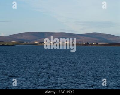 Dh Oil Terminal terminal pétrolier Oiltanks FLOTTA ORKNEY dépôt de carburant des réservoirs de stockage Banque D'Images