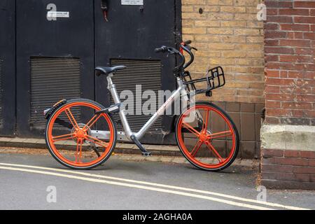 Cambridge, Royaume-Uni, le 1 août, 2019.Mobike, également connu sous le Meituanbike, est une station entièrement le système de partage de vélos moins basé à Pékin, Chine Banque D'Images