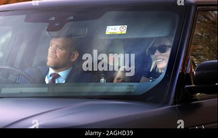 Pic montre : Royals arrivent pour le déjeuner au Palais de Buckingham aujourd'hui 18/12/19 Zara et Mike Tindall pic par Gavin Rodgers/Pixel8000 Banque D'Images