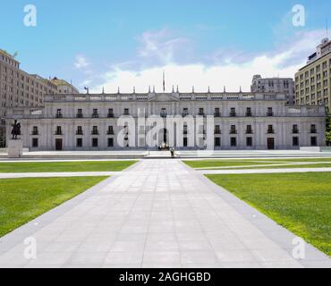 Plaza constitucion' situé à 1 pâté de maisons du Palais de la Moneda à Santiago du Chili Banque D'Images