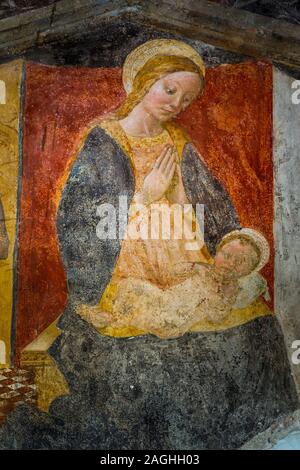 Madonna avec enfant, fresque, Cona de Saint Sébastien.Isola del Gran Sasso, Abruzzes, Teramo, Italie, Europe Banque D'Images