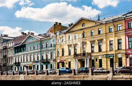 Tenement maisons sur la Rivière Fontanka Embankment. Anciennes maisons d'Poltoratskaya-Oleninykh. Saint-petersbourg. La Russie Banque D'Images