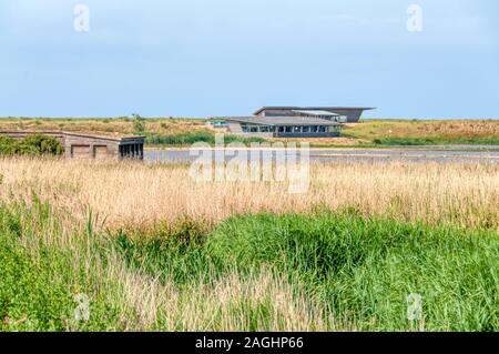 Le Sud Parrinder Masquer surplombant la RSPB Titchwell Marais d'eau douce à la réserve d'oiseaux. Parrinder nord cacher en arrière-plan et l'île cacher à gauche. Banque D'Images