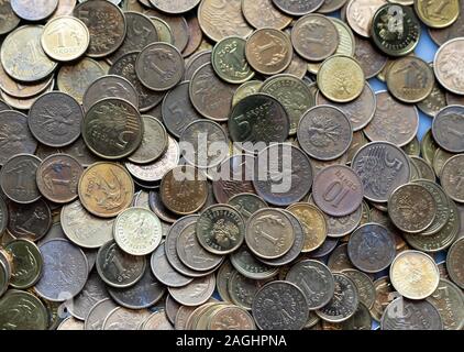 Pièces de monnaie, monnaie polonaise, l'épargne dans le pot. Banque D'Images