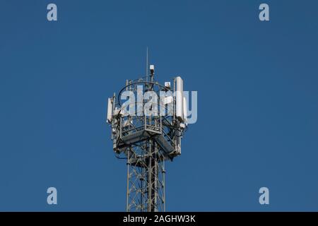 Pour les antennes de communication mobile dans un cluster sur une tour Banque D'Images