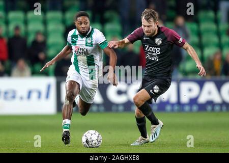 GRONINGEN, 19-12-2019, Hitachi Capital Mobility Stadium néerlandaise de football KNVB CUP 2019-2020 Saison TOTO. Groningen - Utrecht. Deyovaisio Zeefuik du FC Groningen, Sander van de Streek d'Utrecht Banque D'Images