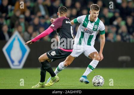 GRONINGEN, 19-12-2019, Hitachi Capital Mobility Stadium néerlandaise de football KNVB CUP 2019-2020 Saison TOTO. Groningen - Utrecht. Adam Maher d'Utrecht, Adjin Hrustic du FC Groningen Banque D'Images