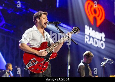 Décembre 18, 2019, Chicago, Illinois, États-Unis : NIALL HORAN effectue sur scène, au cours de KISS FM 103.5's Jingle Ball 2019 au Allstate Arena à Rosemont, Illinois (Image Crédit : © Daniel DeSlover/Zuma sur le fil) Banque D'Images