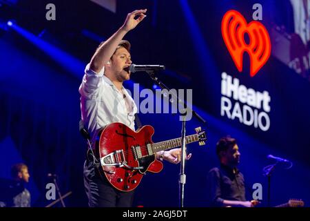 Décembre 18, 2019, Chicago, Illinois, États-Unis : NIALL HORAN effectue sur scène, au cours de KISS FM 103.5's Jingle Ball 2019 au Allstate Arena à Rosemont, Illinois (Image Crédit : © Daniel DeSlover/Zuma sur le fil) Banque D'Images