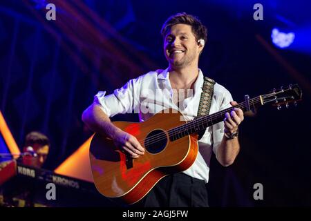 Décembre 18, 2019, Chicago, Illinois, États-Unis : NIALL HORAN effectue sur scène, au cours de KISS FM 103.5's Jingle Ball 2019 au Allstate Arena à Rosemont, Illinois (Image Crédit : © Daniel DeSlover/Zuma sur le fil) Banque D'Images