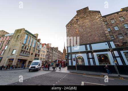 Message de la Taverne de Skies Deacon Brodie, Lawnmarket – la projection se ferait sur le côté est de la rue Bank Banque D'Images