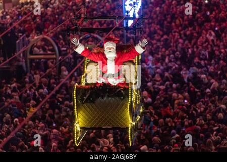 Photographié, les célébrations de Noël extrêmement populaires de la capitale écossaise débutent officiellement ce week-end avec Light Night le dimanche, Banque D'Images