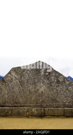 Rocher sacré, un élément important de la culture Inca, situé dans le nord de Machu Picchu, Pérou Banque D'Images