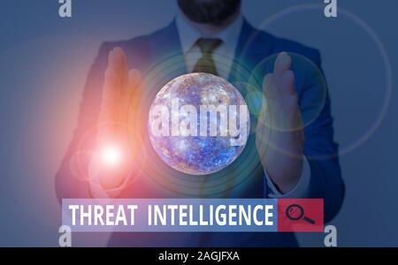 Signe texte montrant Threat Intelligence. Photo d'objets américains analysés et améliorés d'informations sur les attaques possibles des éléments de cette image é Banque D'Images