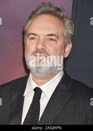 HOLLYWOOD, CA - le 18 décembre : Directeur/Producteur/scénariste Sam Mendes assiste à la première de Universal Pictures' '1917' au théâtre chinois de Grauman le 18 décembre 2019 à Hollywood, Californie. Banque D'Images