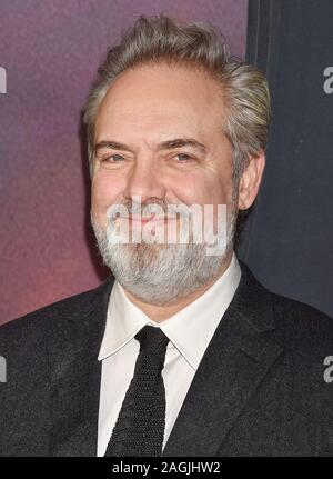 HOLLYWOOD, CA - le 18 décembre : Directeur/Producteur/scénariste Sam Mendes assiste à la première de Universal Pictures' '1917' au théâtre chinois de Grauman le 18 décembre 2019 à Hollywood, Californie. Banque D'Images