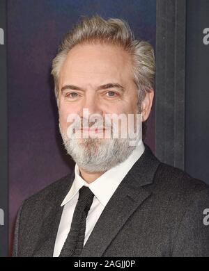 HOLLYWOOD, CA - le 18 décembre : Directeur/Producteur/scénariste Sam Mendes assiste à la première de Universal Pictures' '1917' au théâtre chinois de Grauman le 18 décembre 2019 à Hollywood, Californie. Banque D'Images