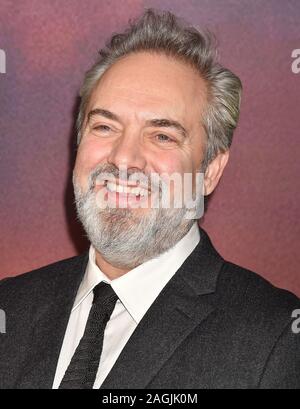HOLLYWOOD, CA - le 18 décembre : Directeur/Producteur/scénariste Sam Mendes assiste à la première de Universal Pictures' '1917' au théâtre chinois de Grauman le 18 décembre 2019 à Hollywood, Californie. Banque D'Images