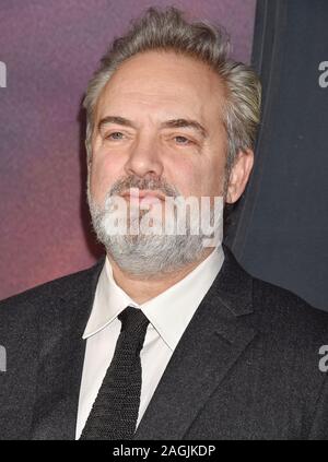 HOLLYWOOD, CA - le 18 décembre : Directeur/Producteur/scénariste Sam Mendes assiste à la première de Universal Pictures' '1917' au théâtre chinois de Grauman le 18 décembre 2019 à Hollywood, Californie. Banque D'Images